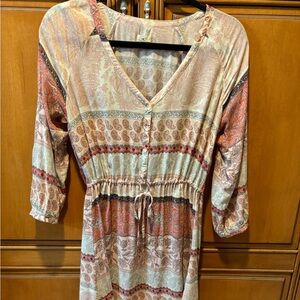 O’Neill Ladies Mini Dress. Puffy Sleeves & Ruffle Hem. All Over Print. Size: S